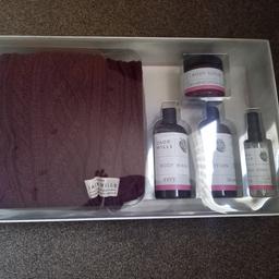 Jack Wills scarf and toiletries gift set, includes scarf, body wash, body scrub, body lotion and body spray, brand new, in excellent condition, from a pet and smoke free home.

Would make a great Christmas gift.