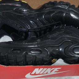 NIKE AIR MAX PLUS (GS)

In great condition with box

Boys Size 4.5