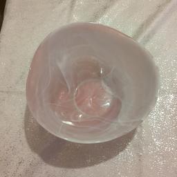 Beautiful 8Pink bowlwhich can been used as a fruit bowl or anything else. cash only no other offer collection only