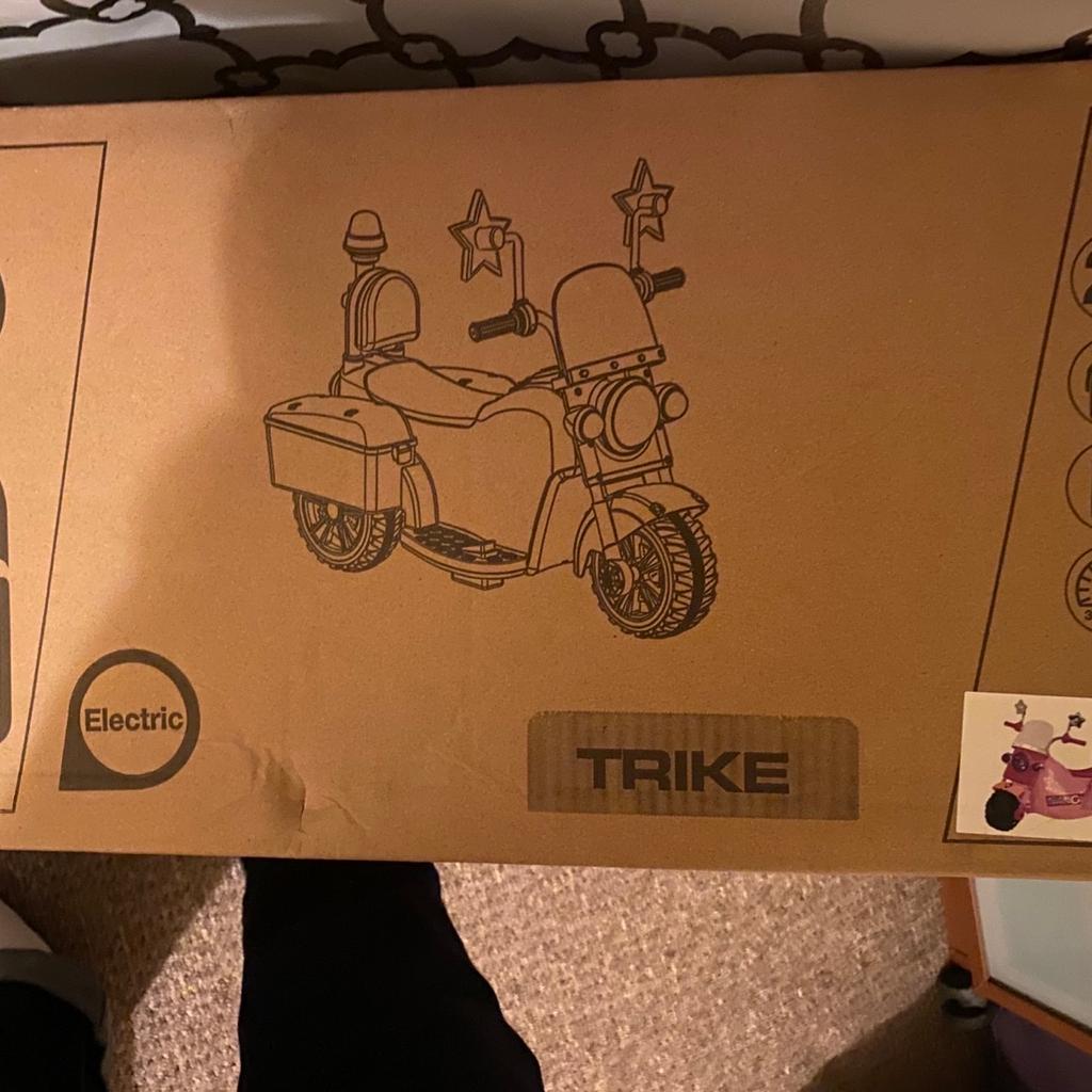 Brand new still boxed, never been used EVO Shimmer Electric Trike 6V Powered Vehicle from a smoke and pet free home.

Collection only.
Cash on hand