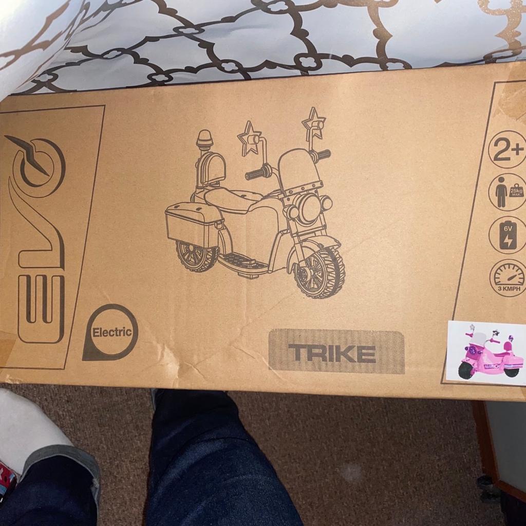 Brand new still boxed, never been used EVO Shimmer Electric Trike 6V Powered Vehicle from a smoke and pet free home.

Collection only.
Cash on hand