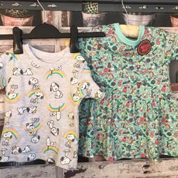 THIS IS FOR A BUNDLE OF GIRLS CLOTHES

1 X GREY COLOURED SNOOPY THEMED T-SHIRT FROM PRIMARK - NEVER WORN
1 X GREEN COLOURED DRESS FROM NEXT - WITH ANIMAL THEMED FABRIC - NEW WITH TAGS

PLEASE SEE PHOTO