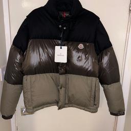 Rare Jacket! Sold Out Everywhere Online.
Sleeves Are Detachable, Can Be Used As Gilet 
Size 5 Fits A Large
RRP £1300
Open To Reasonable Offers