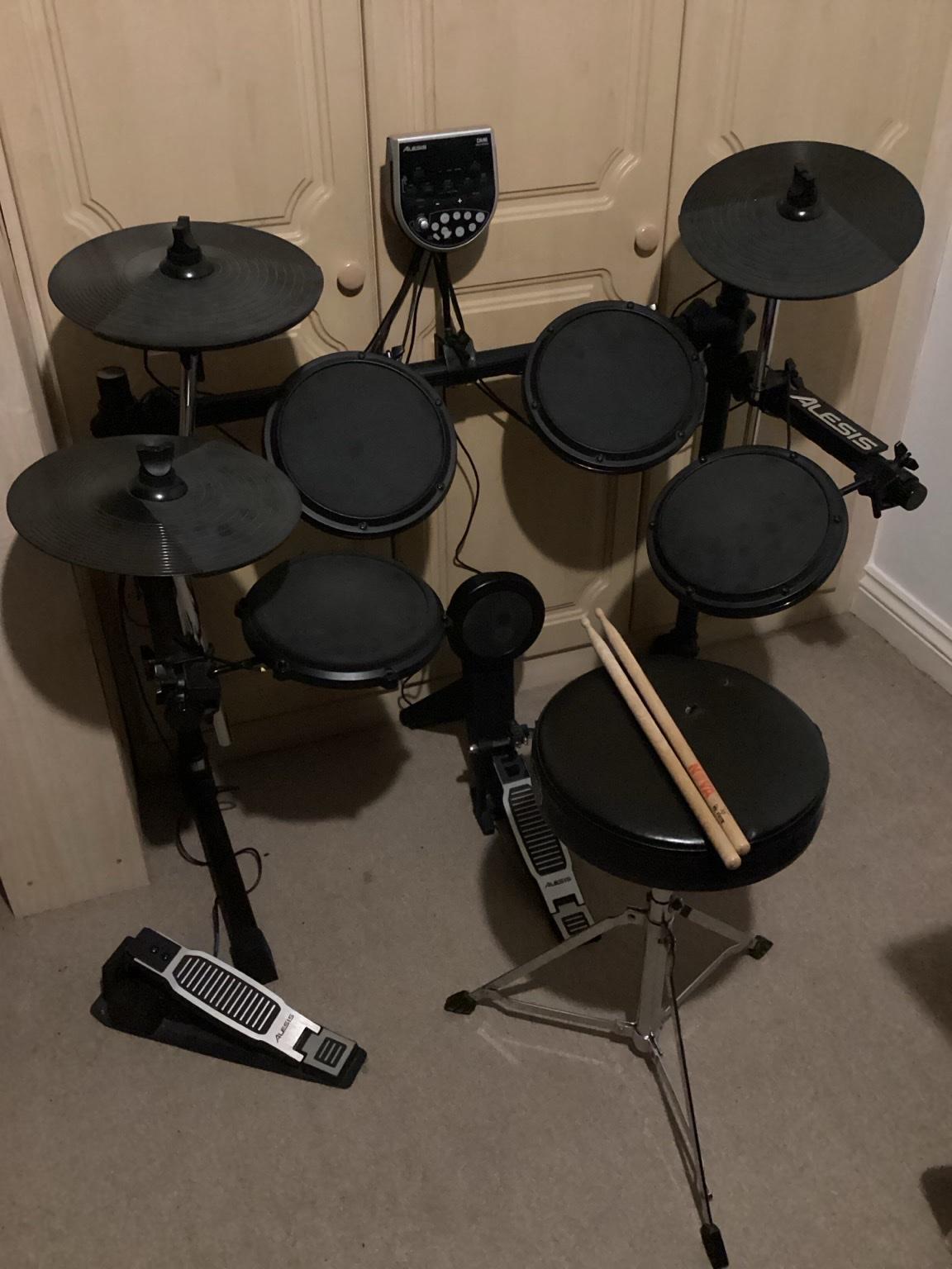 Alesis DM6 electronic drum kit in B31 Birmingham für 130,00 £ zum