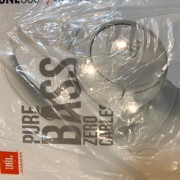 Verkaufe neue und original verpackte JBL Kopfhörer in der Farbe weiß.
Neupreis € 65,09