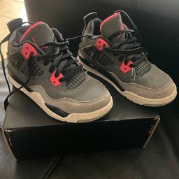PLEASE DO NOT SEND MONEY TO SHPOCK WALLET, PLEASE PRIVATE OFFER ME

Size uk 10.5 
Comes with box 
Has a few scratches and stains from wear 
I’m good condition.