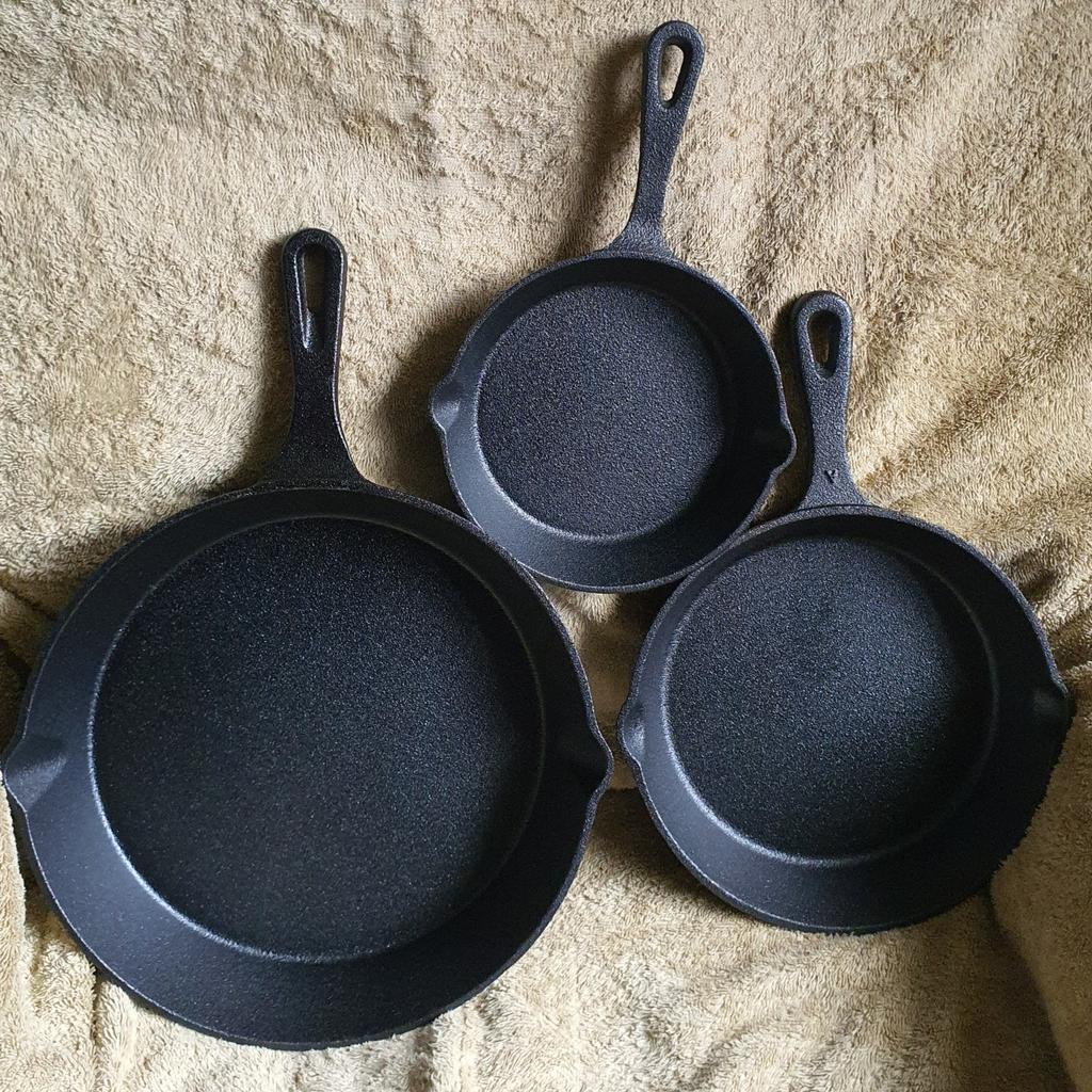 Set of good quality Cast Iron (heavy) Frying Pans/Skillets. Ideal for Barbeques,Firepits,Open/Camp fires,Wood fired ovens,Pizza ovens and suitable for use on all Domestic cookers Gas,Electric, and Induction. Sizes 10 inches,8 inches and 6 inches. zThese are excellent new condition having not been used just stored away. Ideal gift for a cooking enthusiast. Collection is from Stevington Bedfordshire MK437QG. I can deliver within reason for fuel cost. Postage is £7.50p tracked.