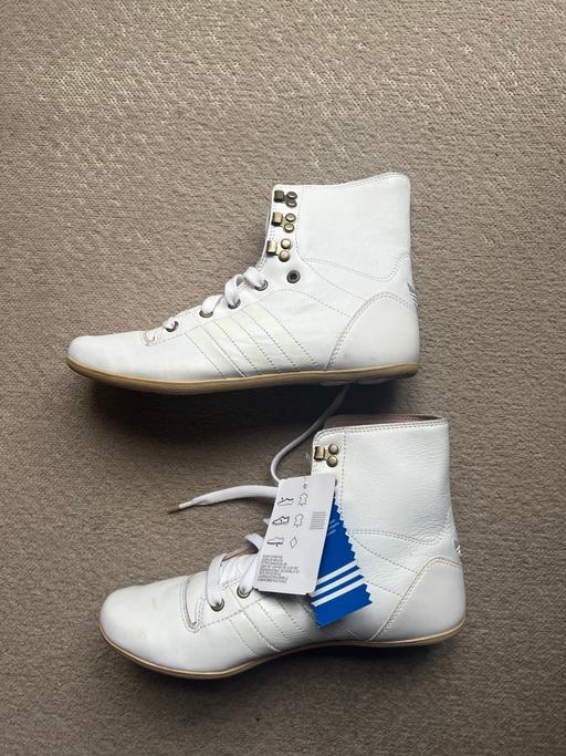 Buy & Sell South West London Kingston upon Thames - Photos for Women’s white Adidas trainer boots