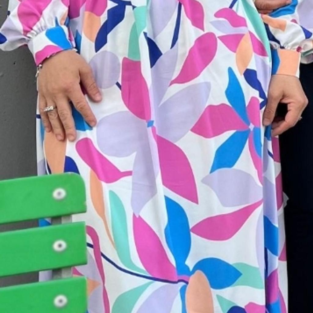 Ein sehr schönes Sommerkleid mit lebendigen Farben
Nur 1x getragen
Versand zahlt Käufer