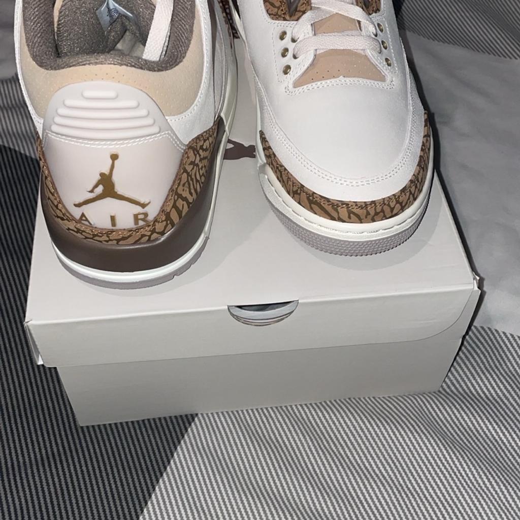 Air Jordan 3 “Orewood” Brown Size 9

Brand new and still in original boxing, these photos honestly do not do the shoe any justice! The Palomino and Orewood colourway, along with the addition of the elephant print, distinctly separates itself from other Jordan’s. Inspired from an OG Tinker Hatfield design, all of you sneakerheads will definitely appreciate the mixture of the upper white leather and beige suede around the ankle collar and tongue, along with a premium synthetic smooth leather tongue.