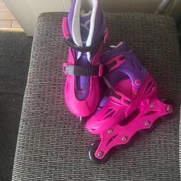 Unwanted Christmas present 🎁
Adjustable Roller Blades (Brand New )
Weight 20 -60 kg, size 12 - 3,
Pink , with White / purple Liner
(£15.00), Cash on Collection Only.