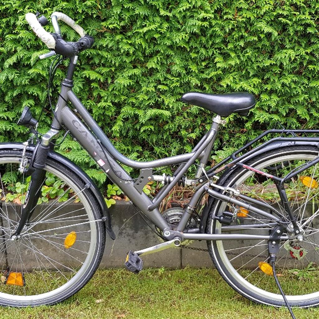 Verkaufe ein Fahrrad der marke Canoga 28 Zoll.
Das Fahrrad fährt sich gut
alle Gänge funktionieren
hinten schlauch ist neu