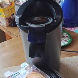 Verkaufe meine Senseo Maschine mit extra Einsatz für Kaffeefilter, ist neu, sie ist Entkalkt, gesäubert und Corona frei😀 bitte auf die Bilder klicken um alles zu sehen. Abholung 