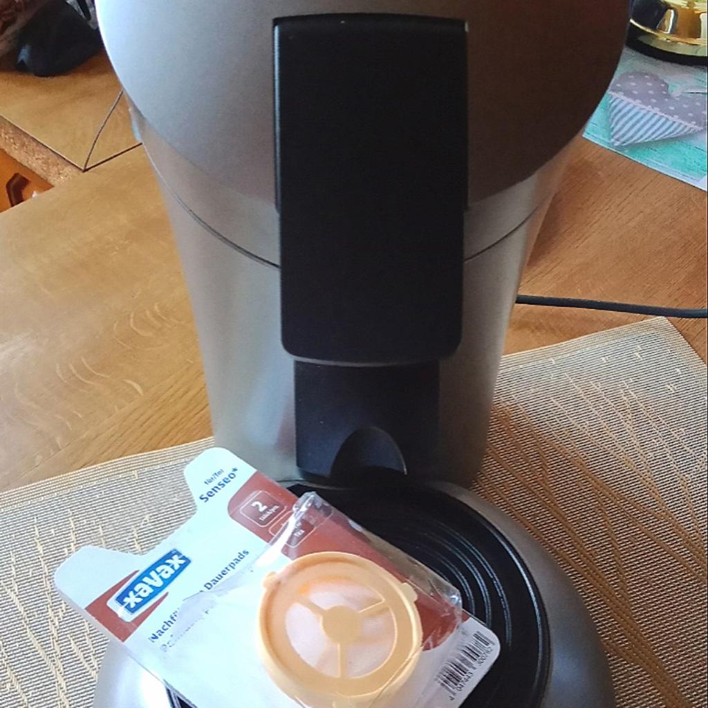 Verkaufe meine Senseo Maschine mit extra Einsatz für Kaffeefilter, ist neu, sie ist Entkalkt, gesäubert und Corona frei😀 bitte auf die Bilder klicken um alles zu sehen. Abholung