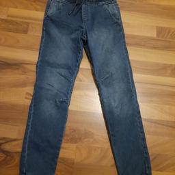 2 neue Jeans (grau & blau, Primark) NEU, 2 dunkelblaue Jeans (getragen), alle Gr 146, zusammen 20€