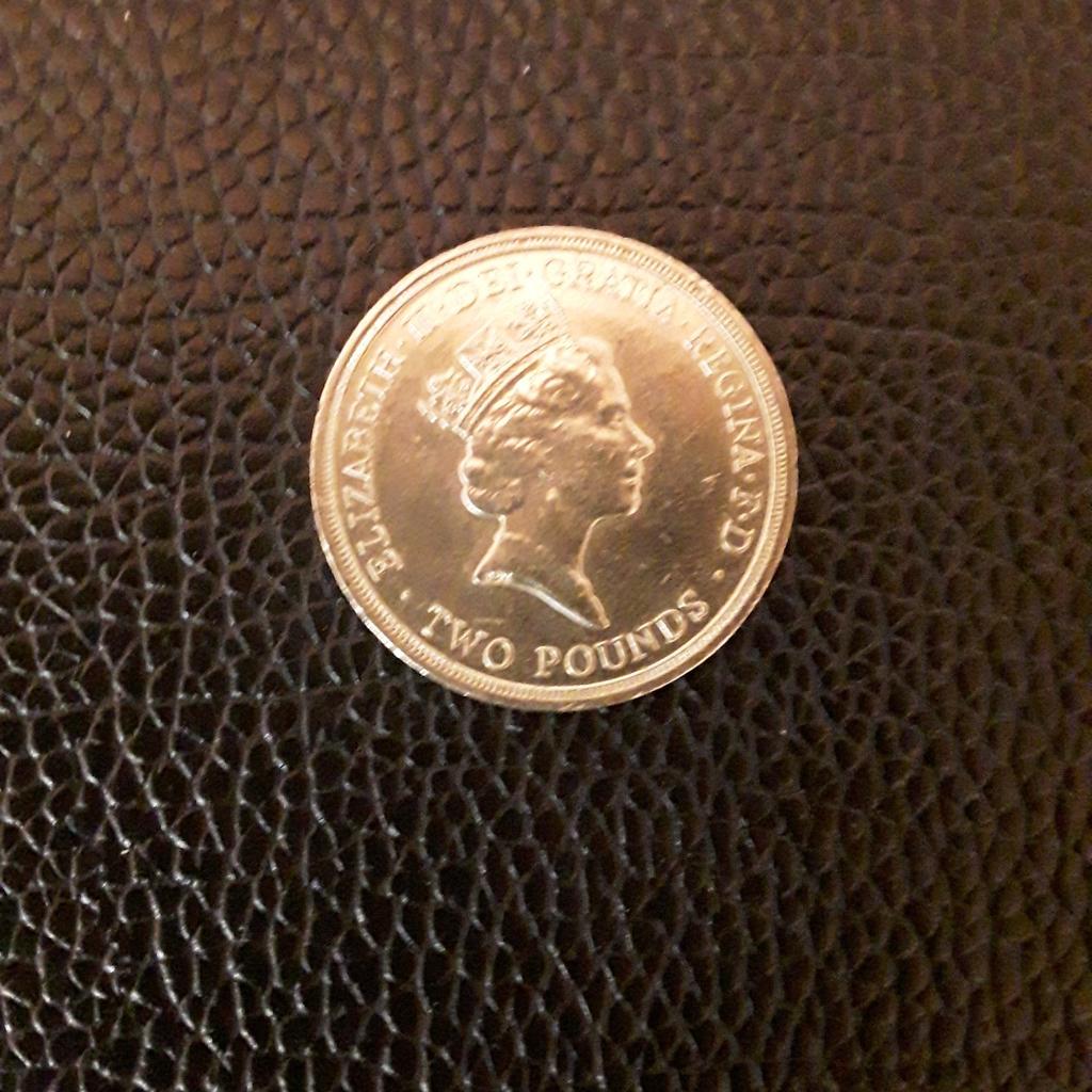 old £2 coins Extremely rare 1986 Elizabeth 2nd Gratia Regina Circulated .1989 Tercentenary of the bill of rights