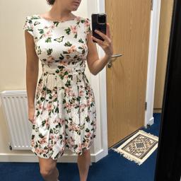 Beautiful formal dress 
Dorothy Perkins, size 8 
Open at the back with little bow and secures with buttons 
Whole outfit (last photo) cardigan and shoes sold separately or £30 bundle (all 3 items)