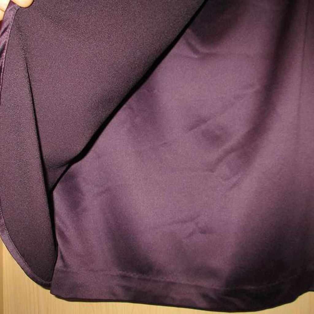 Damen Kurze ärmelloses Minikleid / Etuikleid Gr.38 H§M --------------20€
Abendkleid
zu festlichen Anlässen
mit Y-Ausschnit ( mit Wickelschnitt ), sehr elegant
Farbe: violett , glänzend
mit Reißverschluss
100% Polyester
Länge: ca. 95cm

Damen knielanges ärmelloses Kleid ca. Gr.38 C&A ---------------------20€
Abendkleid / Ballkleid
zu festlichen Anlässen
mit Rundhalsausschnitt, sehr elegant
Farbe: blau, glänzend
Länge: ca. 99cm
gefüttert

Damen Kurze ärmelloses Minikleid / Etuikleid ca. Gr.38-----------------20€
von C&A Your Sixth Sense
mit Rundhalsausschnitt und Steinen (schwarz)
Farbe: schwarz, glänzend
mit Reißverschluss seitlich
mit Volant stufen
Länge: ca. 95cm
gefüttert

Privatverkauf
Versand 4,50€