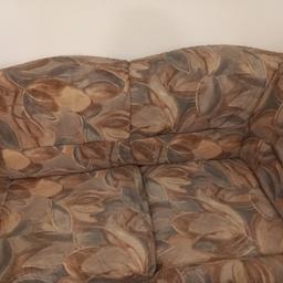 Sofa mit Bettfunktion
Ist schon ein paar Jahre alt , stand aber nur in einem Raum und wurde nur ein paar mal benutzt