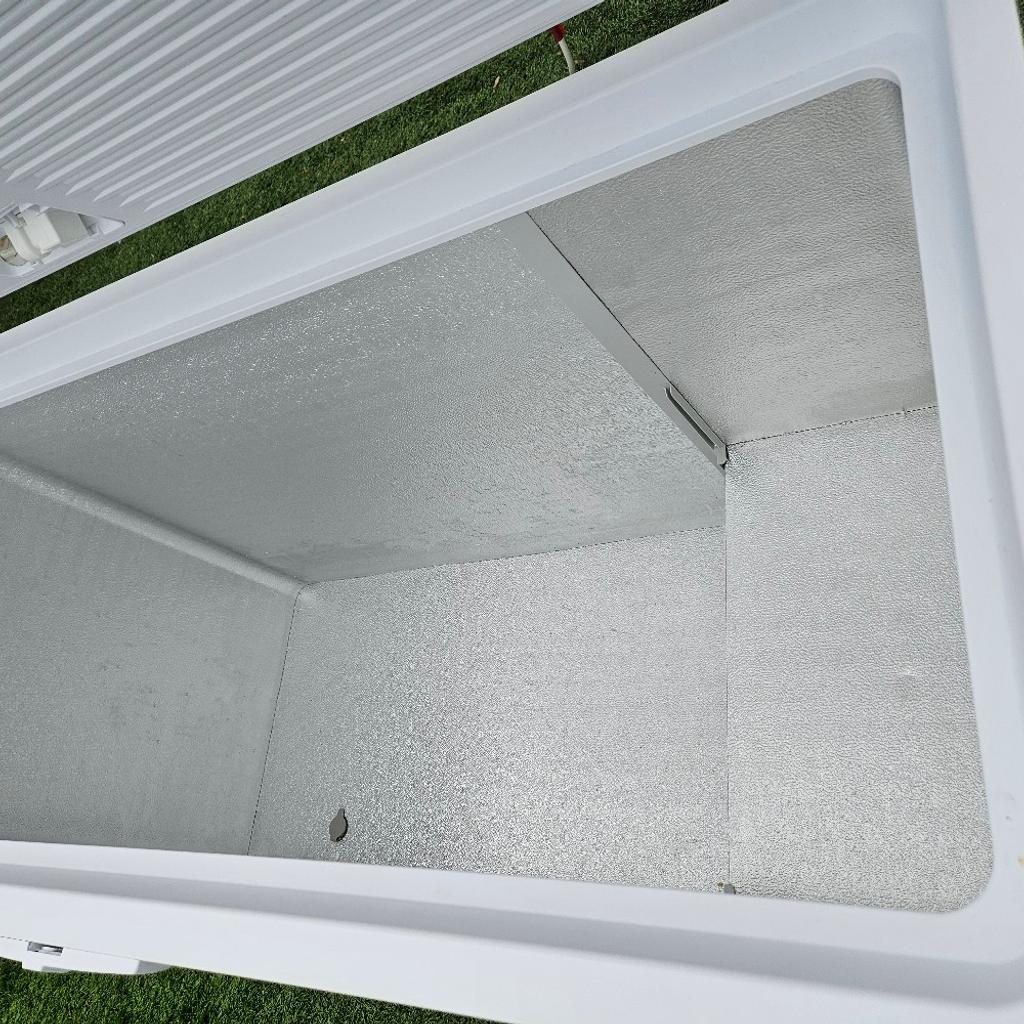 WHIRLPOOL chest freezer (443L) - Delivery * in B70 Bromwich für £ 375 ...