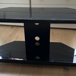 Glass TV stand, very large
105/110 cm length,
40cm wide
49cm high
Very good condition