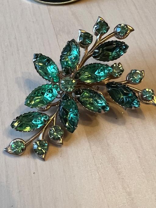 Buy & Sell Caerphilly - Wales Pontlottyn - Caerphilly - Photos for VINTAGE PRESSED GLASS SPRAY FLOWER BROOCH