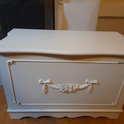Dunelm Toulouse blanket box. Good condition. Slight damage on front as pictured. Collection only.