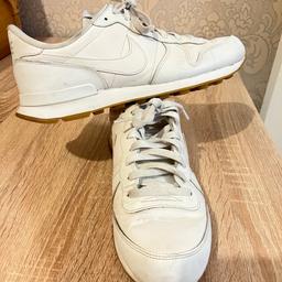 Hi and welcome to this great looking rare dead stock Nike Internationalist Se Summit White Trainers Size Uk 8.5 Eur 43 in perfect condition thanks