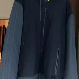 Blau
Outdoor Jacke
Gefüttert
Arme und Bund in Baumwolle
Größe XL
Neu

Mach mir ein Angebot - Preise verhandelbar