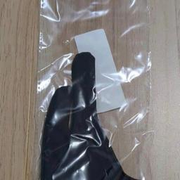 Draw on your tablet wearing this glove to prevent wiping your drawing off

Brand new still in packet

more than 1 available