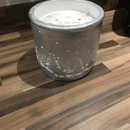 Huge DW Home winter frost candle
70oz
Height 6.5 inches diameter 7 inches 
Silver rustic look
New
From a clean smoke free home