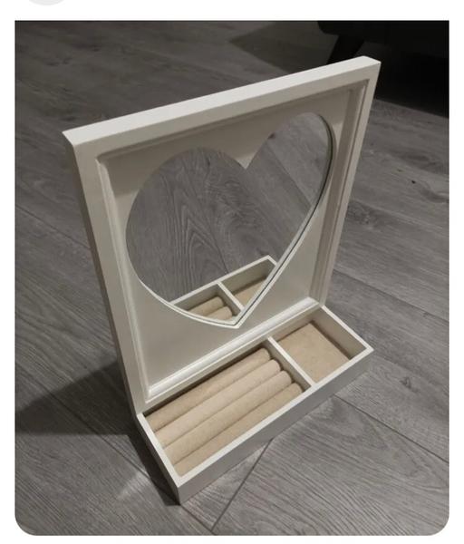 Buy & Sell West Yorkshire Kirklees - Photos for WOODEN HEART MIRROR WITH JEWELLERY HOLDER