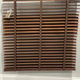 BRAND NEW
Wooden Venetian Blinds
Medium Oak colour
W = 106cm
Drop = 111cm
With matching pelmet
Cost £140

Brackets NOT included
Hence bargain price
£20

Collection Only