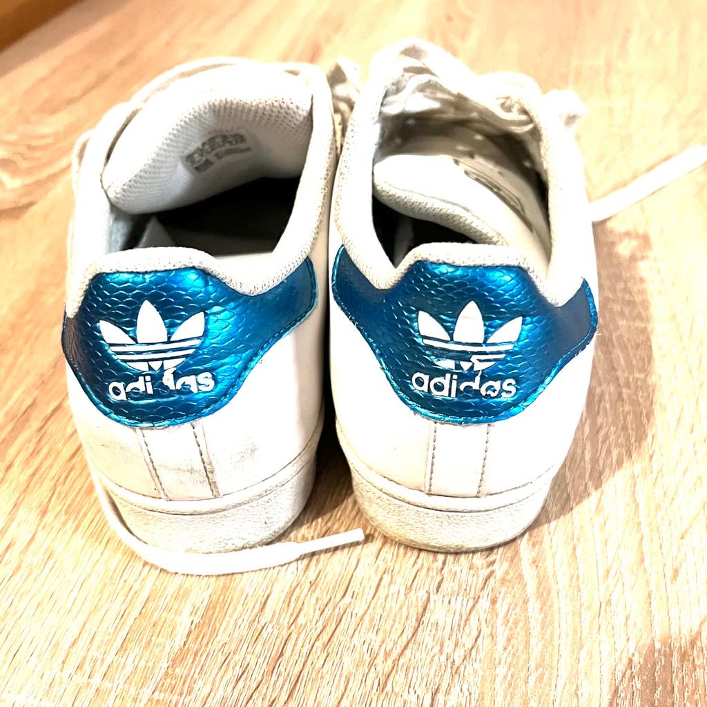 Hi and welcome to this great looking ladies Adidas Originals Superstar Trainers Size Uk 4.5 in perfect condition thanks