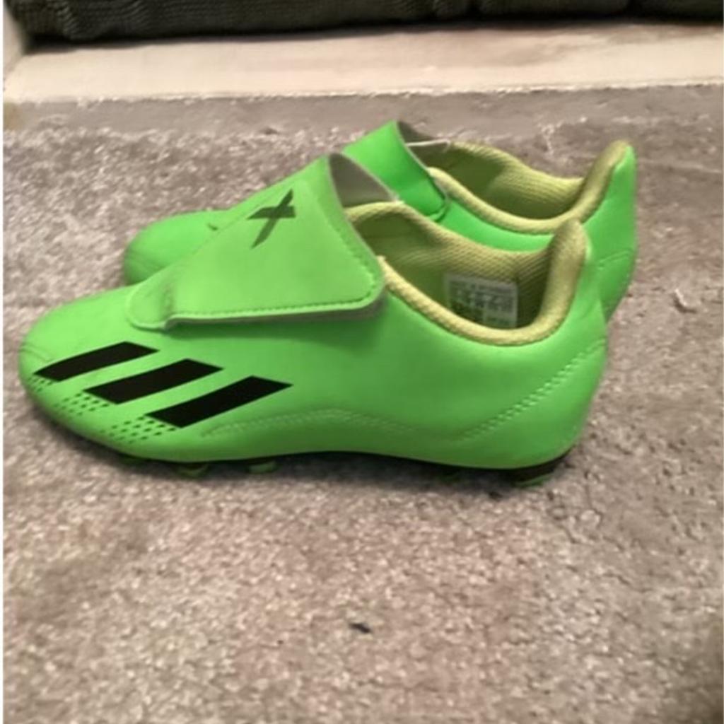 Boys adidas football boots size 11 kids only worn twice
