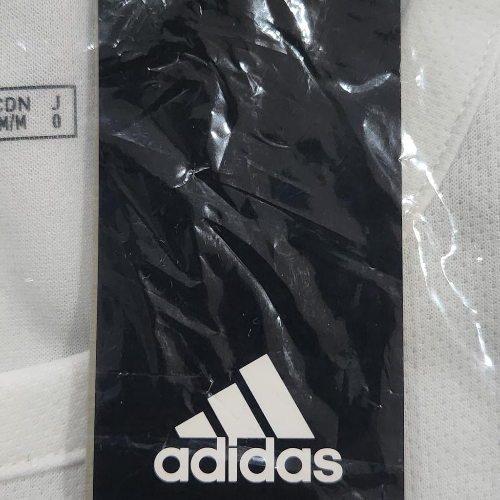 Adidas Climalite White Sport Shirt

Size: Medium

Black sleeves