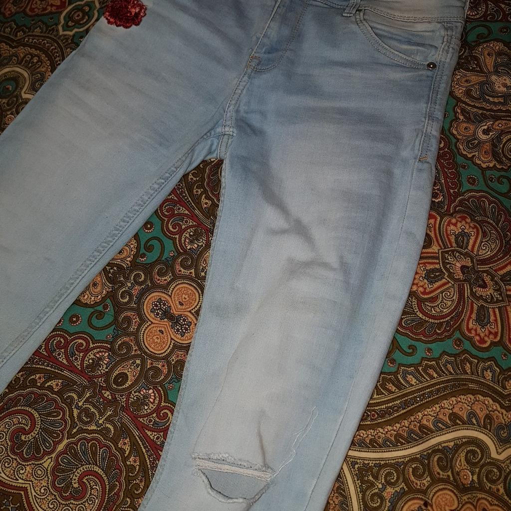 Jeans / pantaloni donna marca Bershka, tg. 38 (XS) , elasticizzate, colore celeste, skinny, strappati alle ginocchia, in buoni condizioni.
☆Vendo anche maglietta e scarpe.
☆ Guardate altri miei annunci e risparmia sulle spese di spedizione!!!😊
#pantalone #jeans #leggings #donna #ragazza #turchese #blu #azzurro #chiaro #denim #stretch #strappati #strappi #elasticizzato #cotone #rosa #rosso #Bershka #tg.S #tg.XS