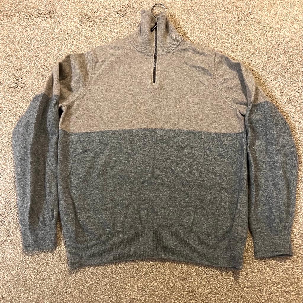 Hi and welcome to this smart looking style Massimo Dutti Wool Cashmere Half Zip Jumper Size Medium in perfect condition thanks