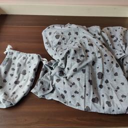 Babytragetuch nur 1-2 Mal benutzt. 
Tuch mit extra Tasche
Farbe Grau mit Herzen drauf.
nur für selbst Abholung und gegen Barzahlung