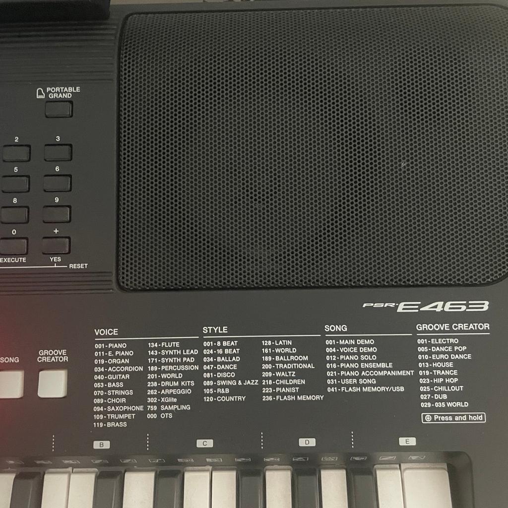 Yamaha PSR E-463 Profi Keyboard
Neuwertig da wenig bespielt.
Wie auf den Fotos abgebildet.
Inkl. Ständer