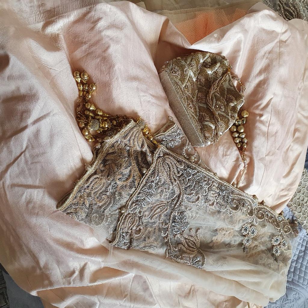 Wedding dress

Only worn once, originally brought for 2000, comes with bag , scarf, dress, underdress, bouquet. COLLECTION ONLY as it is ver heavy size 8-10 , welcome to come and see the dress