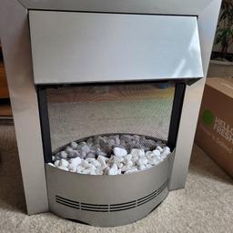 Dimplex electric fireplace, very good condition, as good as new