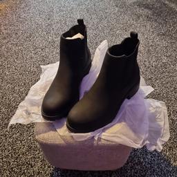 brand new ladies Chelsea boots size 5 brought them but don't fit me so selling them so I can get a nother pair for my self i will take 10 if goes today only also advertise elsewhere