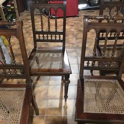 Verkaufe 4 alte Antike Stühle mit gedrechselter Lehne. Die Sitzflächen bei 3 Stühlen muss erneuert werden. Ein Stuhl ist ganz.
Alle 4 Stühle zusammen 100€