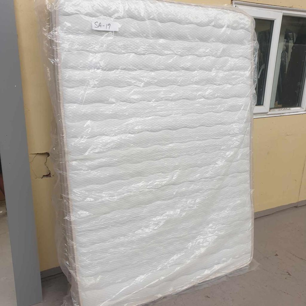 Title: Double size Spring and Memory topper Mattress
Product Code: SA-19
Color: White
Dimensions: 190 x 135 cm
Condition: BRAND NEW in a bag
Viewing recommended
Delivery Available
(King size available)