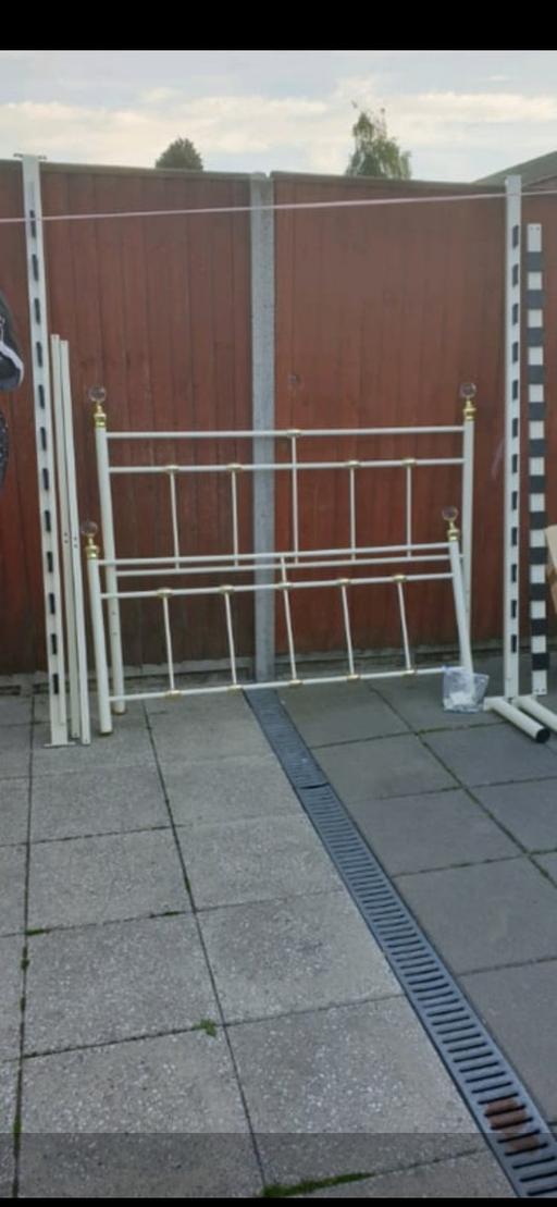 Buy & Sell West London Hillingdon - Photos for white metal double bed frame
