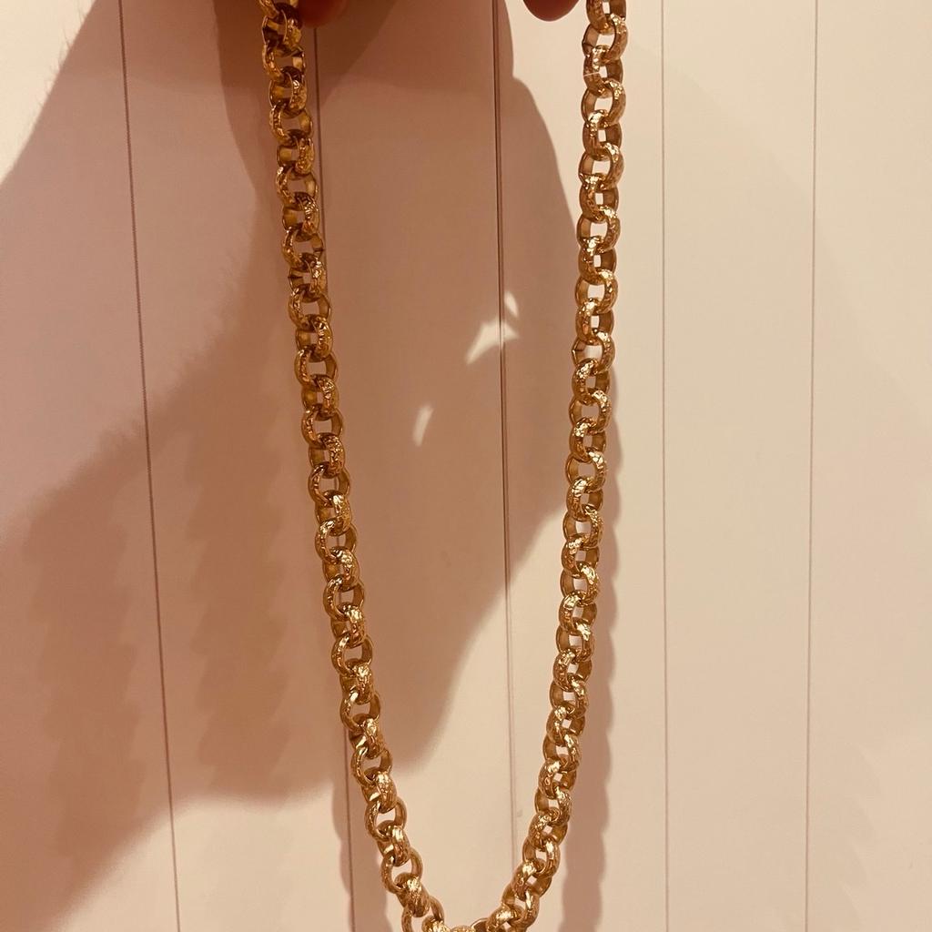 Patterned Belcher chain 12mm 24’’
Don’t wear anymore only bought it about 3 months ago had on handful times