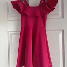 H&M Cerise dress in age 6 years

Like new condition