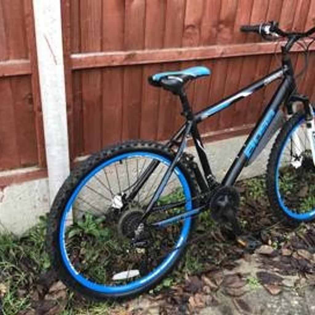 Frame: 6061 Alloy
Fork: Front suspension fork
Gears: Shimano 21 speed gears
Front and Rear Brakes: Clarks EXO Hydraulic Disc brakes
Rims: Double wall alloy wheel rims with Boss branded graphics
Tyres: 26 x 2.1" wide off-road MTB tyres with deep tread