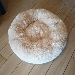 Cream coloured cat bed in excellent condition Hardly used.

Collection from N20